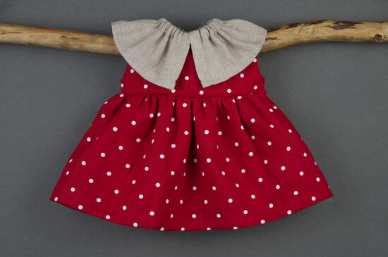 Lina kleita ar apkakli