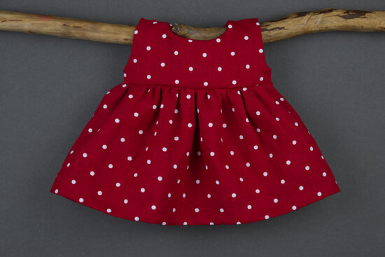 Lina kleita ar punktiņiem