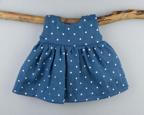 Lina kleita ar punktiņiem