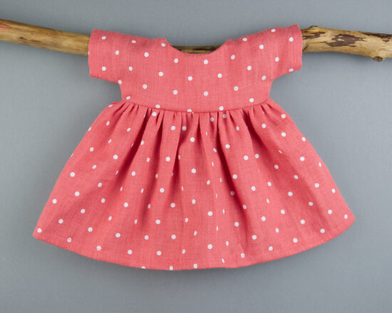 Lina kleita ar punktiņiem