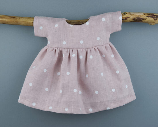 Lina kleita ar punktiņiem