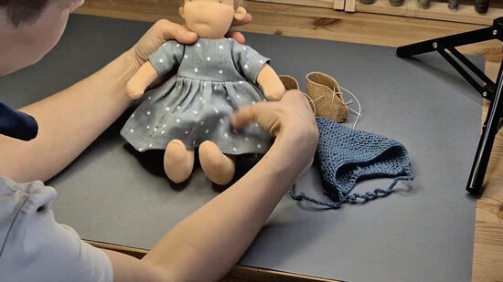 Valdorfa lelles šūšanas video meistarklase