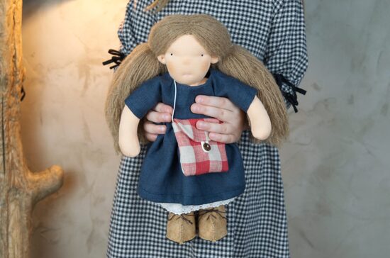 Valdorfa lelle 28 cm 