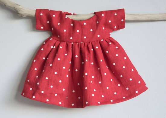 Lina kleita ar punktiņiem